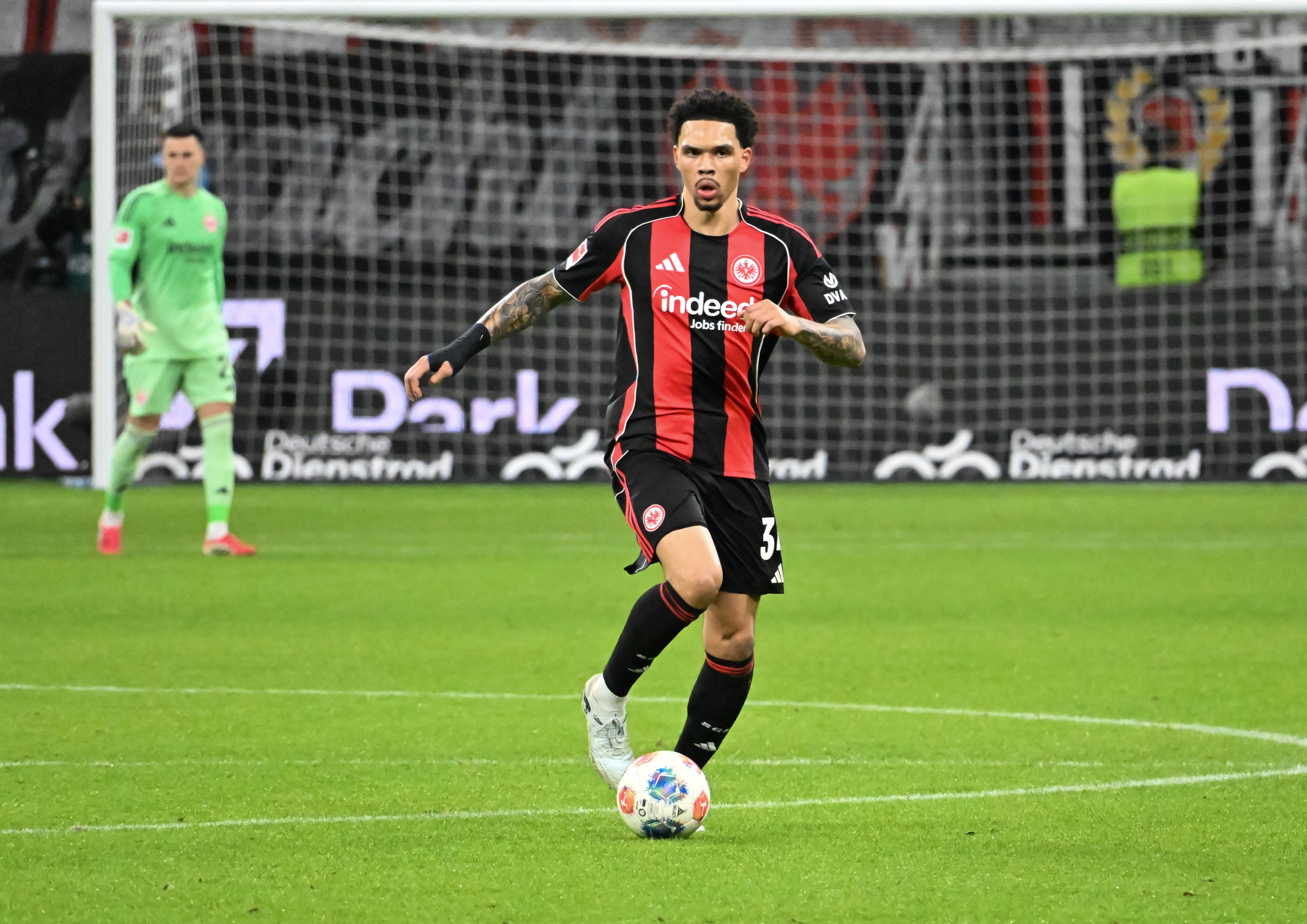 星空体育直播团队-德天空:法兰克福后卫柯林斯计划今夏离队,利物浦等队正在关注