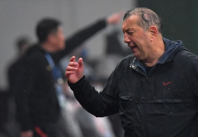 星空体育赛事机构-沧州年中曾2战武汉被轰6弹 老萨事不过三叫苦防守