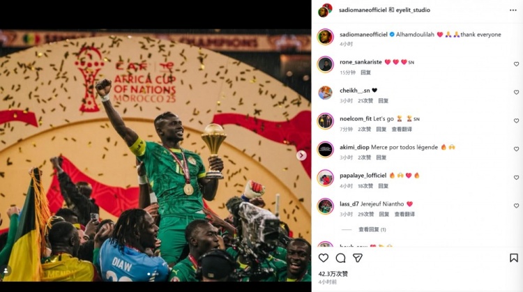 星空体育运营团队-国家英雄!塞内加尔队长马内社媒晒被队友簇拥捧杯照:感谢所有人